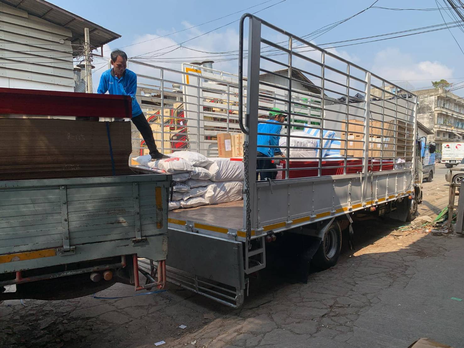 มุ่งเจริญแม่สอดขนส่งรับส่งสินค้าวัสดุก่อสร้างไปอำเภอแม่สอด