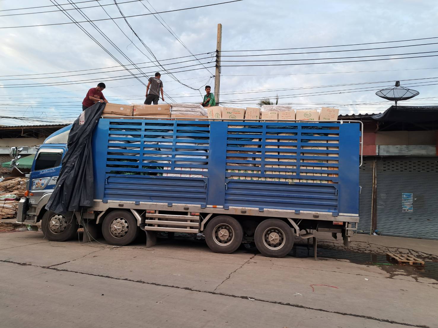 มุ่งเจริญแม่สอดขนส่งรับส่งสินค้าวัสดุก่อสร้างไปอำเภอแม่สอด