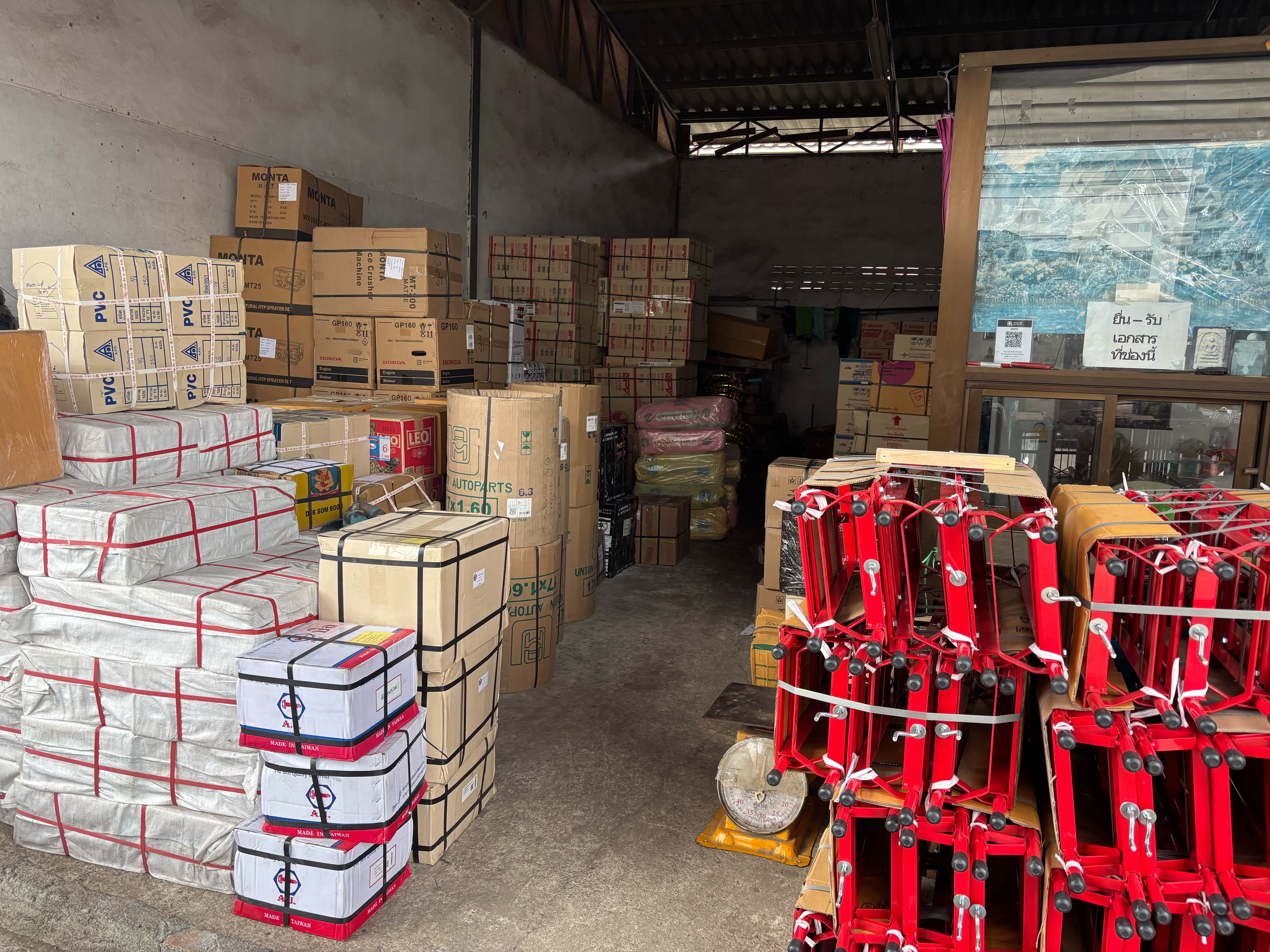 โกดังสินค้า มุ่งเจริญแม่สอดขนส่ง